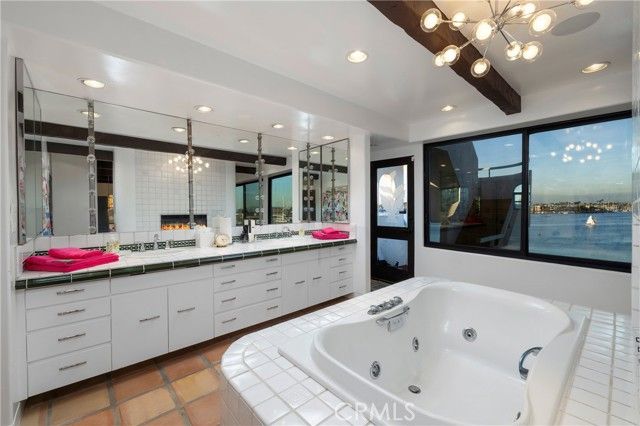 6911 E Ocean, Long Beach, CA 90803