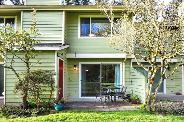3957 NW Fairway Lane, Bremerton, WA 98312