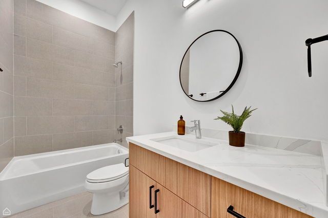 1615 W 13 Street 301, Chicago, IL 60608