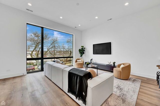 1615 W 13 Street 301, Chicago, IL 60608