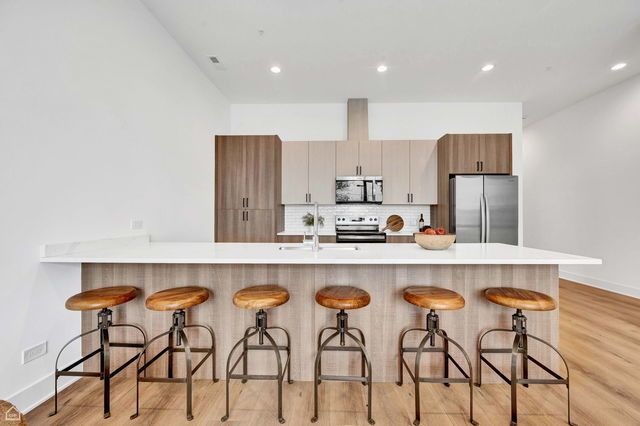 1615 W 13 Street 301, Chicago, IL 60608