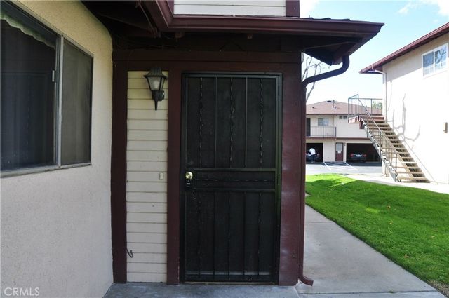 1102 W Calle Del Sol, Azusa, CA 91702