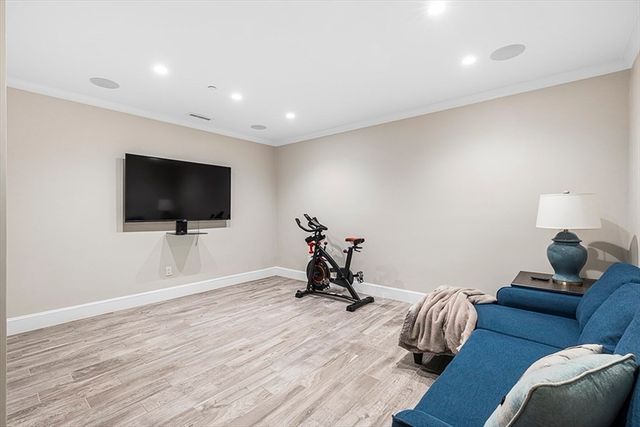 119 Highland Ave B, Somerville, MA 02143