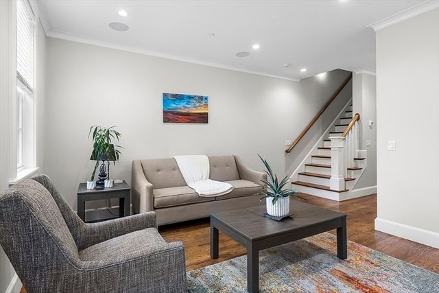 119 Highland Ave B, Somerville, MA 02143