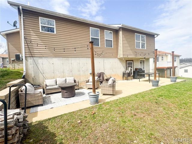 1736 12 Oaks Place, Pevely, MO 63070