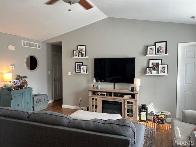 1736 12 Oaks Place, Pevely, MO 63070