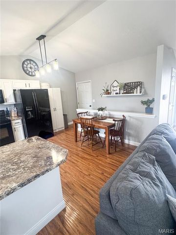 1736 12 Oaks Place, Pevely, MO 63070