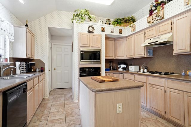 1704 Shadow Creek, Mesquite, TX 75181