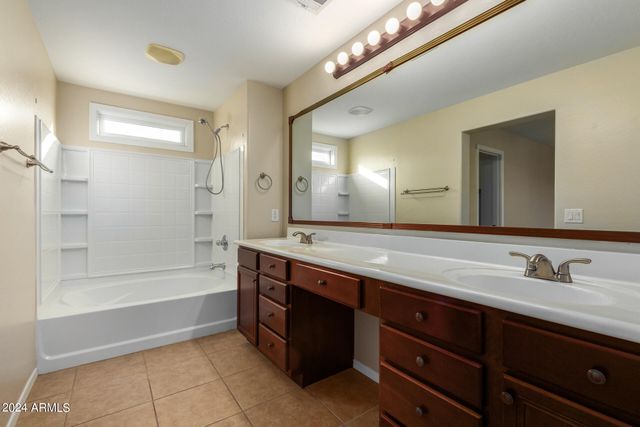 2343 E SUNLAND Avenue, Phoenix, AZ 85040