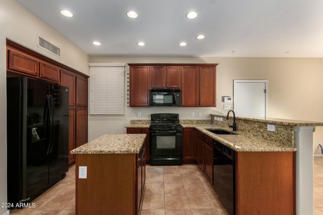 2343 E SUNLAND Avenue, Phoenix, AZ 85040