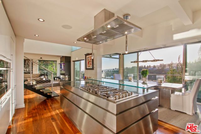 9416 Beverly Crest Dr, Beverly Hills, CA 90210