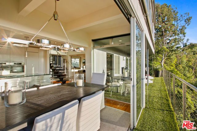 9416 Beverly Crest Dr, Beverly Hills, CA 90210