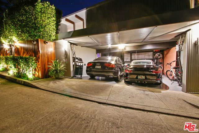 9416 Beverly Crest Dr, Beverly Hills, CA 90210