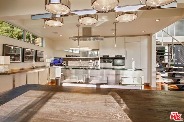 9416 Beverly Crest Dr, Beverly Hills, CA 90210