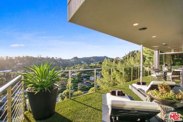 9416 Beverly Crest Dr, Beverly Hills, CA 90210