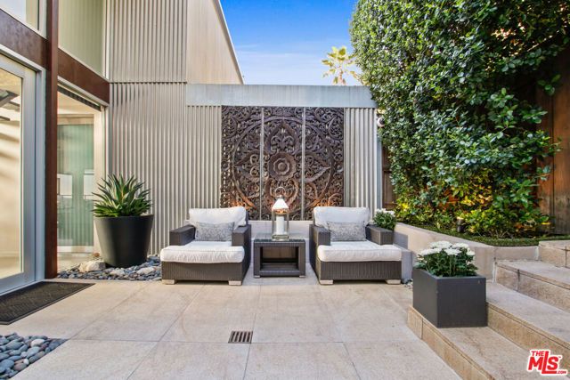 9416 Beverly Crest Dr, Beverly Hills, CA 90210