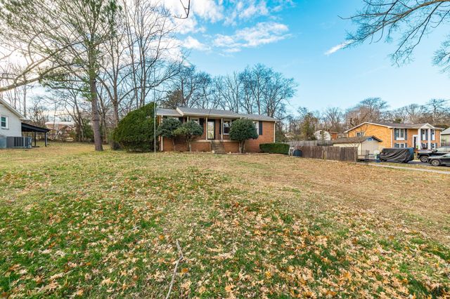 107 Lynn Dr, Hendersonville, TN 37075