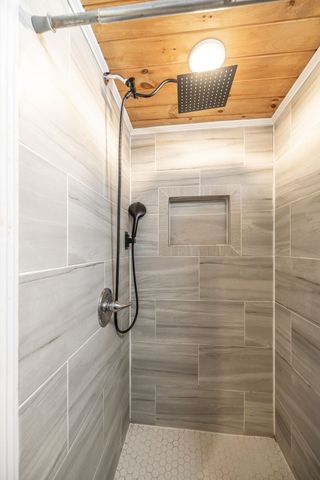 107 Lynn Dr, Hendersonville, TN 37075