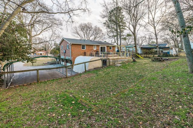 107 Lynn Dr, Hendersonville, TN 37075