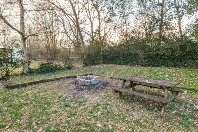 107 Lynn Dr, Hendersonville, TN 37075