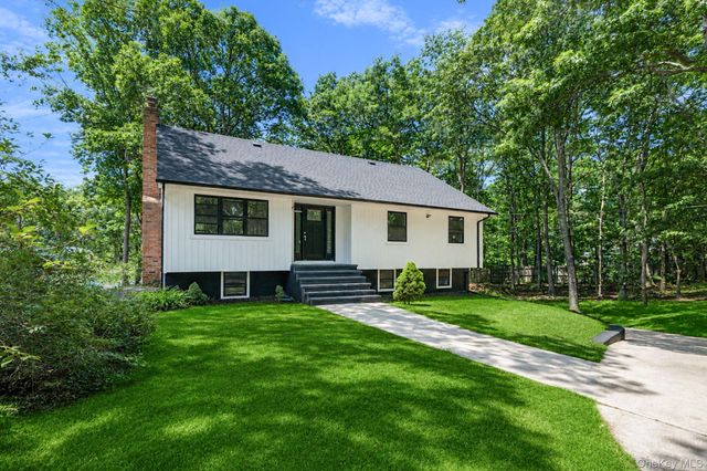 465 Helene Avenue, Shirley, NY 11967