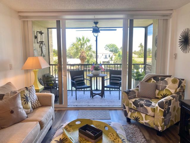 18 Royal Palm Way 306, Boca Raton, FL 33432