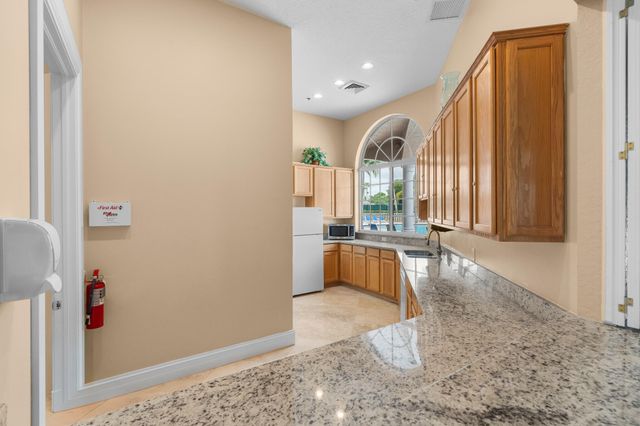 8620 HIGH CAY, West Palm Beach, FL 33411