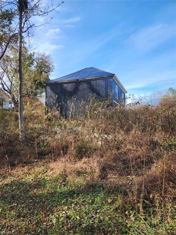 108 Luther Ridge Lane, Mount Airy, NC 27030