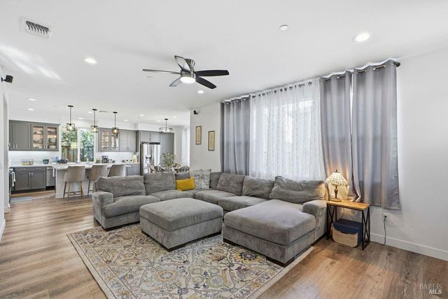 1617 Sorrel St, Santa Rosa, CA 95403