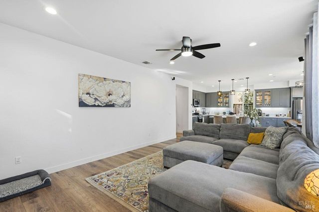 1617 Sorrel St, Santa Rosa, CA 95403