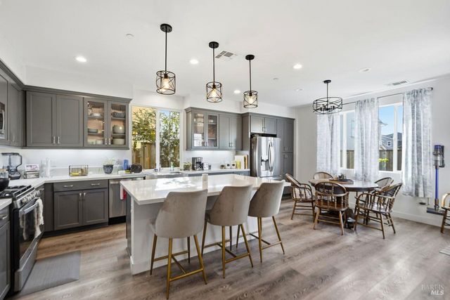 1617 Sorrel St, Santa Rosa, CA 95403