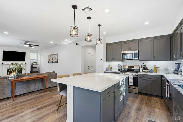 1617 Sorrel St, Santa Rosa, CA 95403