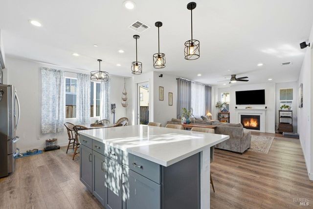 1617 Sorrel St, Santa Rosa, CA 95403