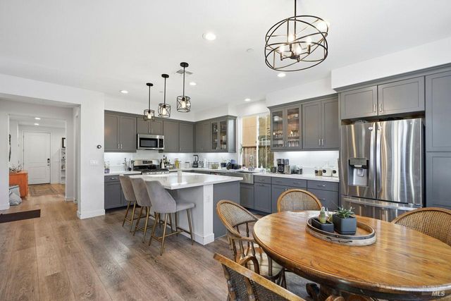 1617 Sorrel St, Santa Rosa, CA 95403