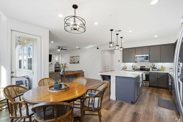 1617 Sorrel St, Santa Rosa, CA 95403