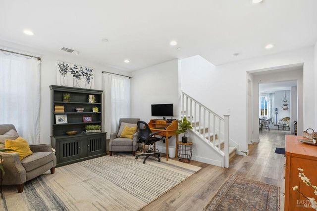 1617 Sorrel St, Santa Rosa, CA 95403