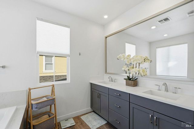 1617 Sorrel St, Santa Rosa, CA 95403