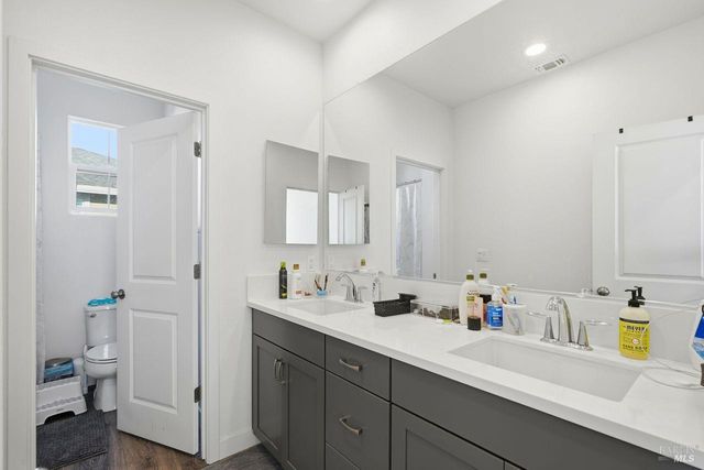 1617 Sorrel St, Santa Rosa, CA 95403