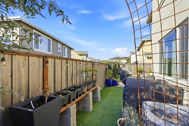 1617 Sorrel St, Santa Rosa, CA 95403