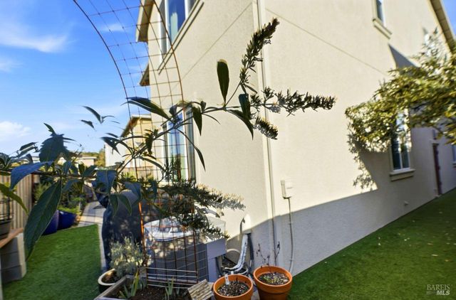 1617 Sorrel St, Santa Rosa, CA 95403