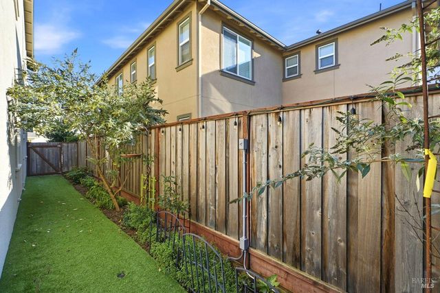 1617 Sorrel St, Santa Rosa, CA 95403