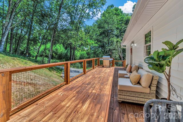 21 Carolinda Lane, Waynesville, NC 28786