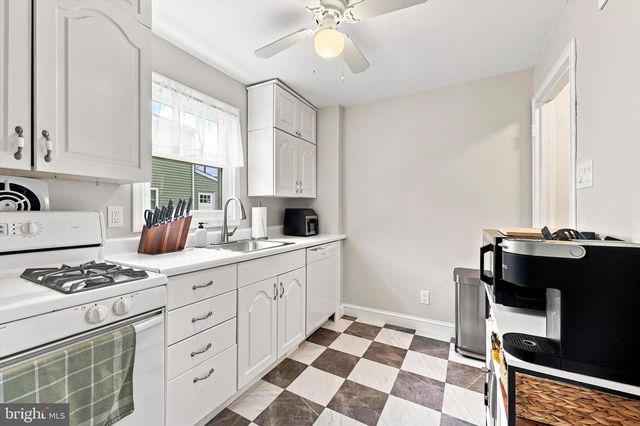 864 QUAINT ST, Secane, PA 19018