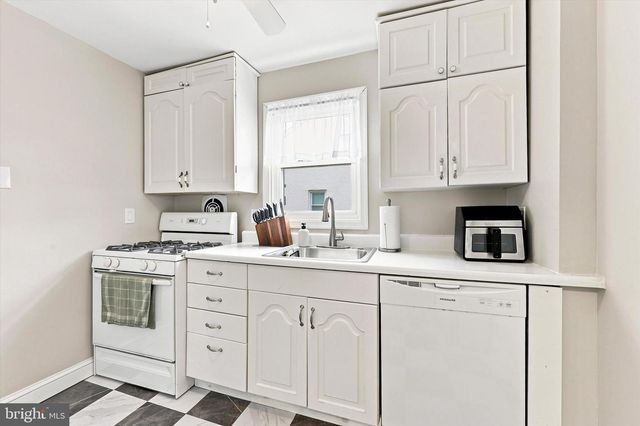 864 QUAINT ST, Secane, PA 19018