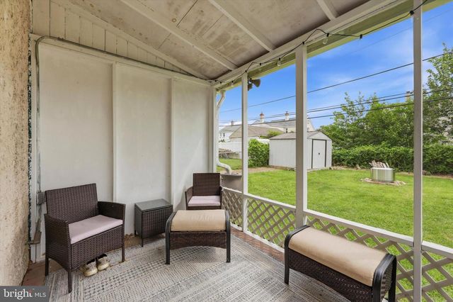864 QUAINT ST, Secane, PA 19018