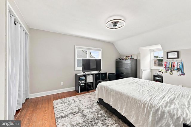 864 QUAINT ST, Secane, PA 19018