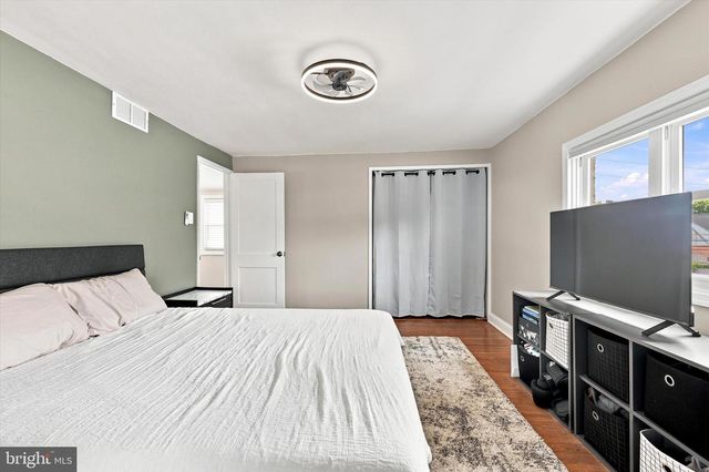 864 QUAINT ST, Secane, PA 19018