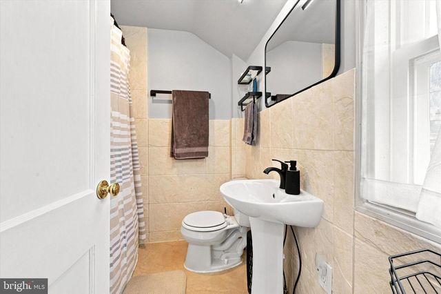 864 QUAINT ST, Secane, PA 19018