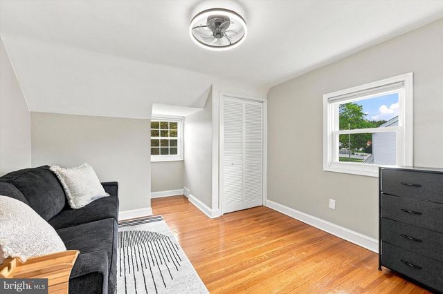 864 QUAINT ST, Secane, PA 19018