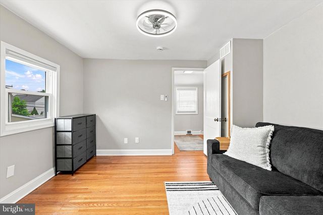 864 QUAINT ST, Secane, PA 19018